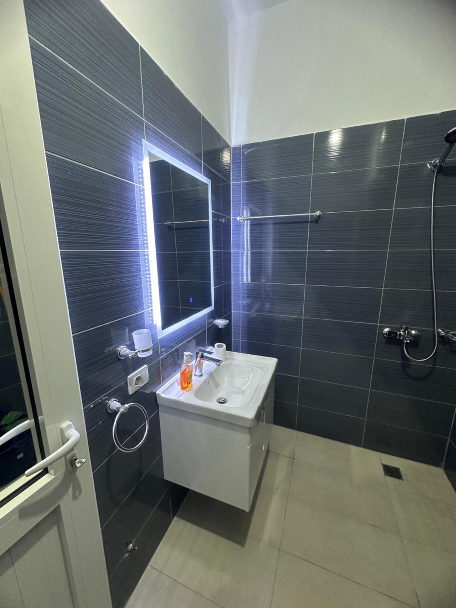 Roy Iii ,new Location Appartamento Durrës